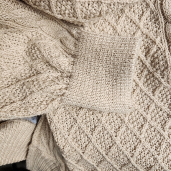 Fashion Nova Knit Crop Zip up Sweater Pre-Loved size Small - Picture 5 of 10